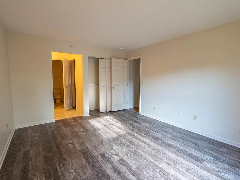 100 Northridge Dr #5 — Photo 9