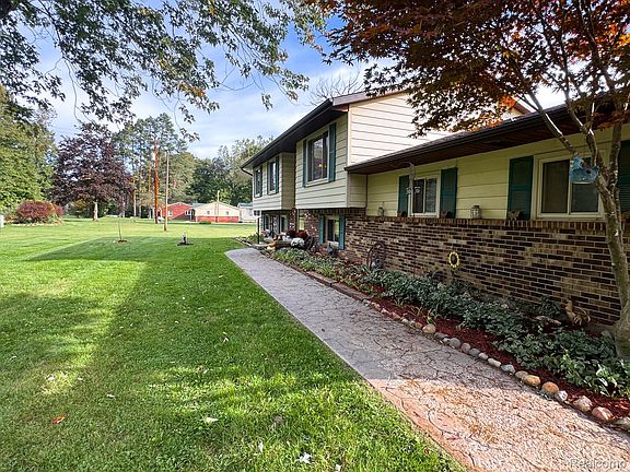 5th image of 1222 N Youngs Rd