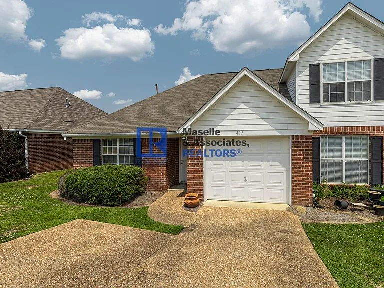 413 Woodlake Ln — Photo 4