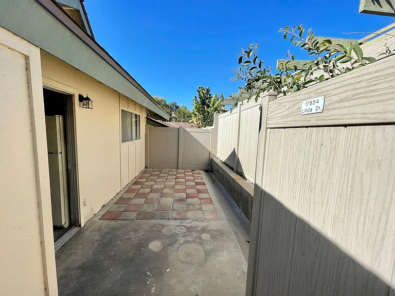 17854 Linda Dr — Photo 11