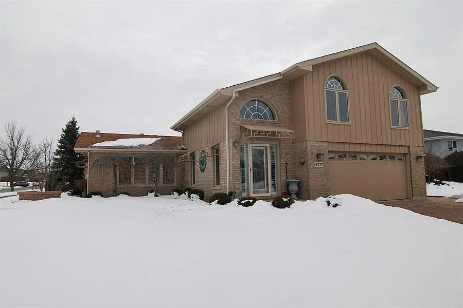 8237 Jessica Ln photo 1