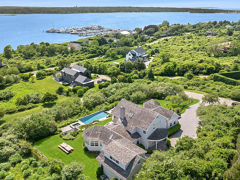 83 Startop Dr — Photo 2