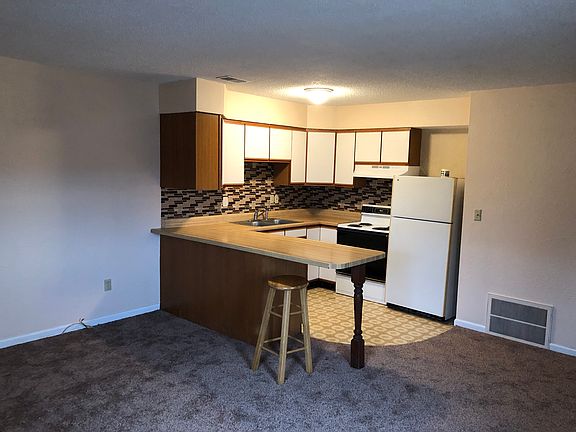 2nd image of 3313 Country Place Ln