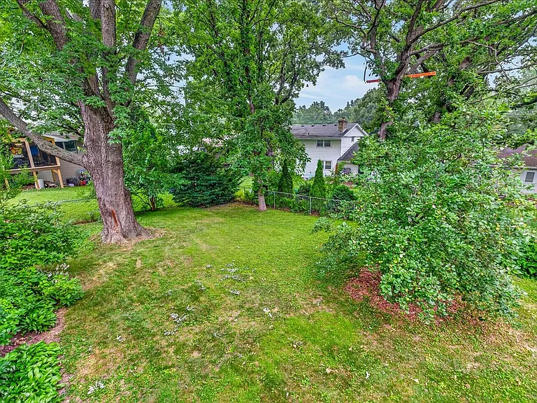 18 Cathy Ct — Photo 50