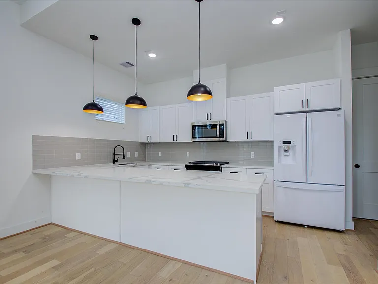 3206 Live Oak St — Photo 7