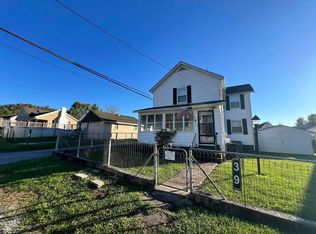 39 Leo Menendez Dr, Spelter, WV 26438
