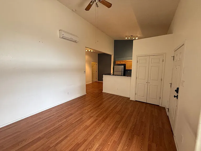 218 Yale Blvd SE — Photo 10