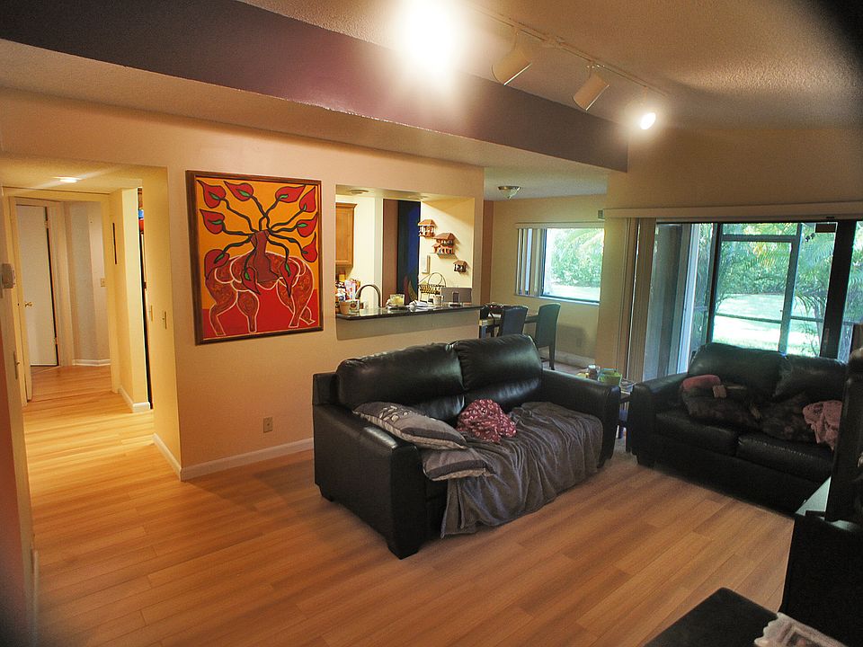 SPACIOUS LIVING AREA