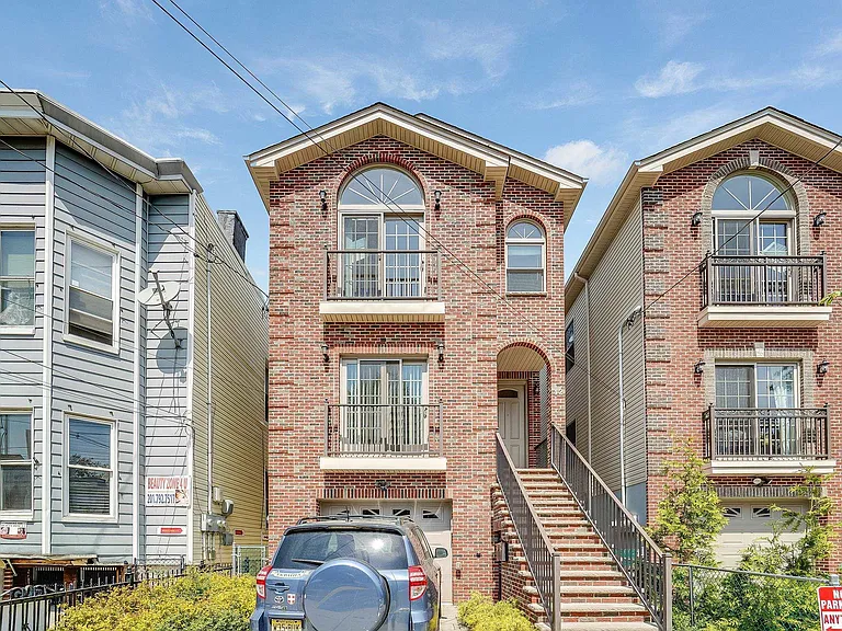 42 Zabriskie St #2 — Photo 10