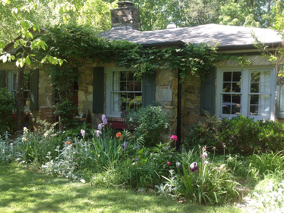 1940s stone cottage in a fabulous historical neighborhood
