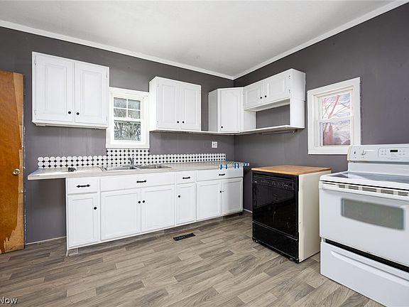 2nd image of 917 Union St