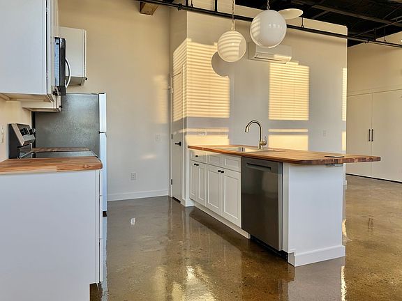 3rd image of 510 S College St #218