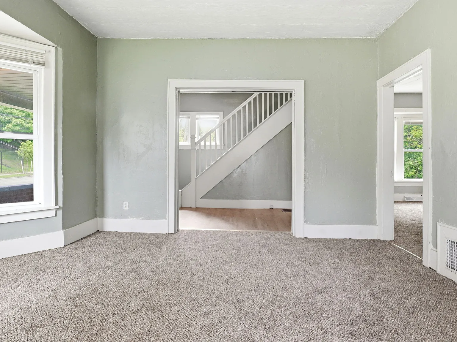 4 bed, 1.5 bath, 1488 sqft, $1,250 — Photo 2