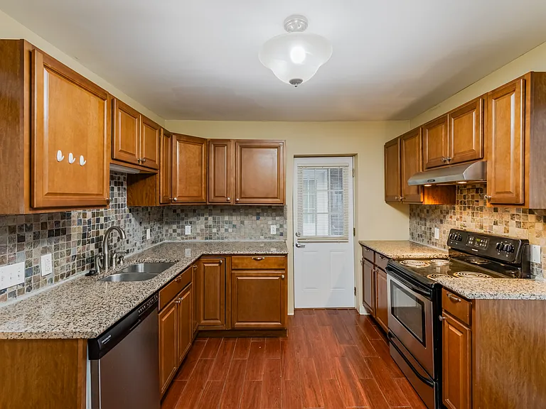 5836 Alderson — Photo 7