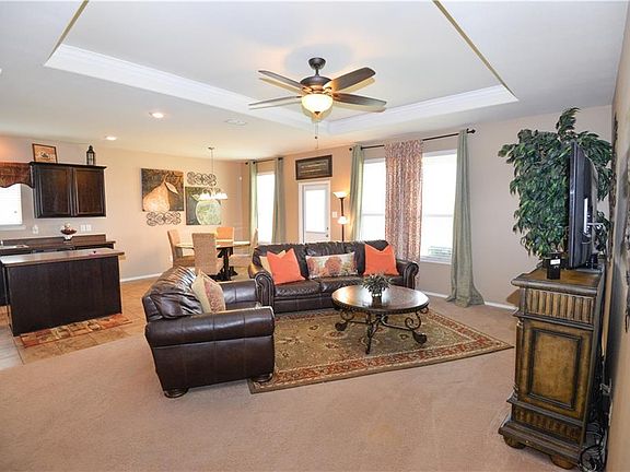 3rd image of 825 Underhill Dr