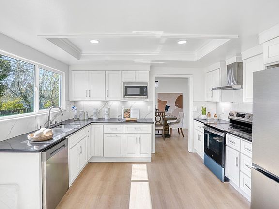 5th image of 3368 Camarones Pl