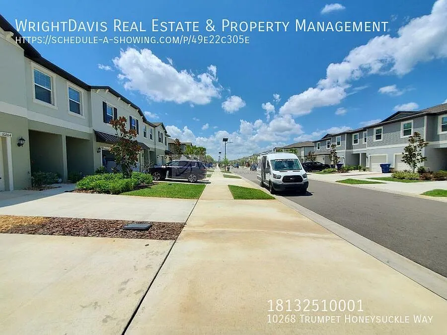 Inviting 3/2 Townhome In Lagoon Community — Photo 2