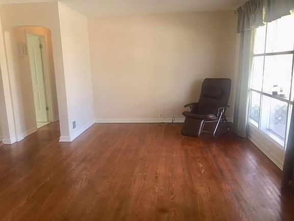 3rd image of 905 Harlan St