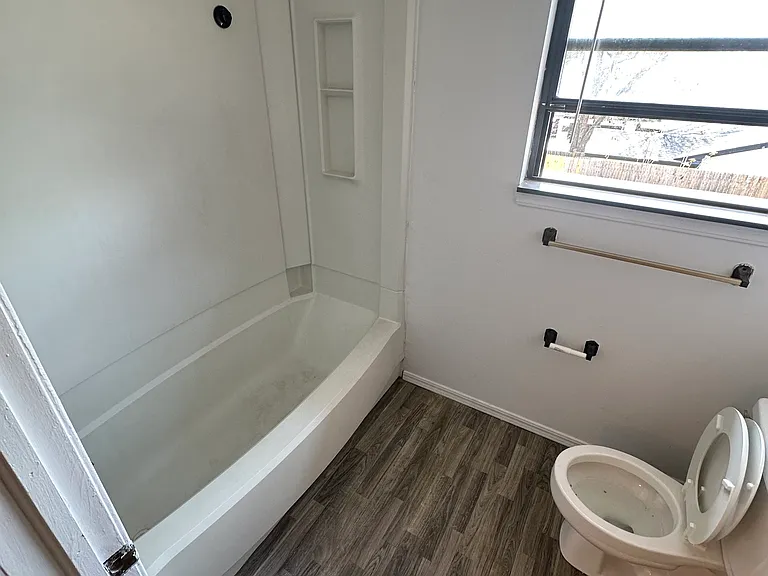1320 N Rockwell Ave #K — Photo 3