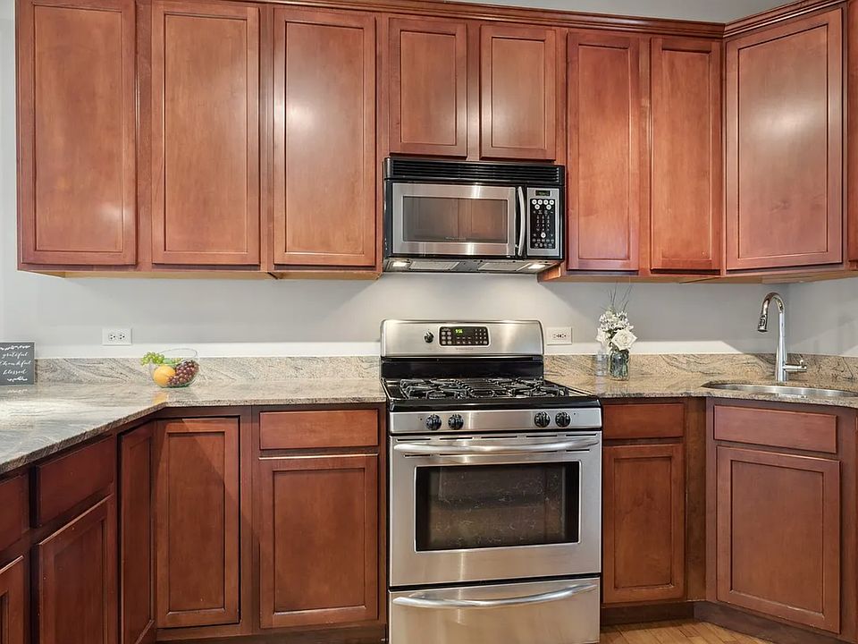1st image of 2015 N Leavitt St #2