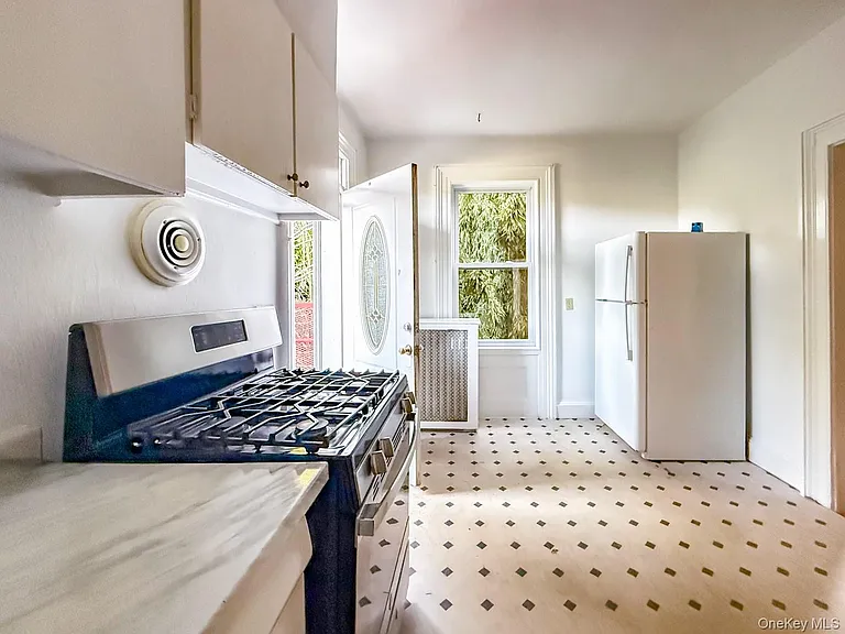 290 N Washington St — Photo 1