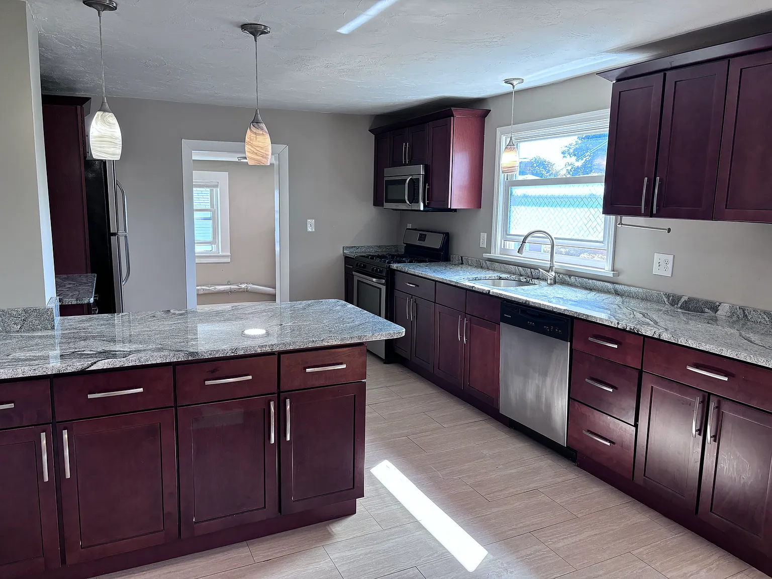 2 bed, 900 sqft, $2,700 — Photo 1