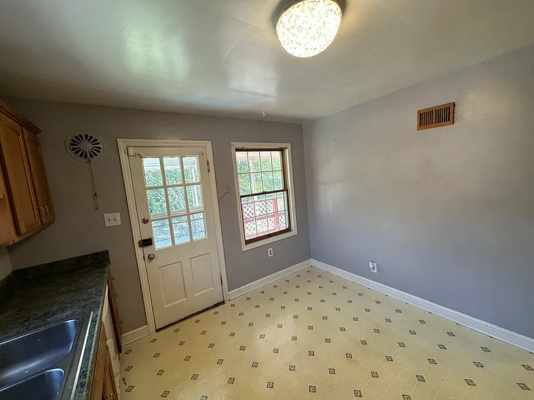 2521 Chatham St NW — Photo 12