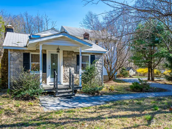 16 Skytop Rd, Long Valley, NJ 07853