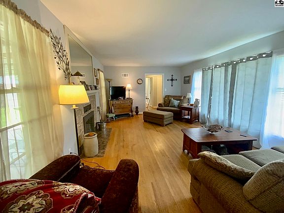 5th image of 18 E 27th Ave