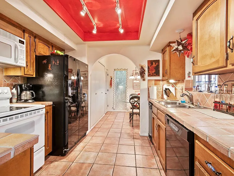 524 N Dodge Blvd — Photo 8