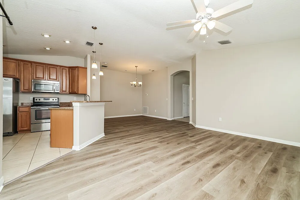 4 bed, 2.0 bath, 1759 sqft, $2,480 — Photo 3