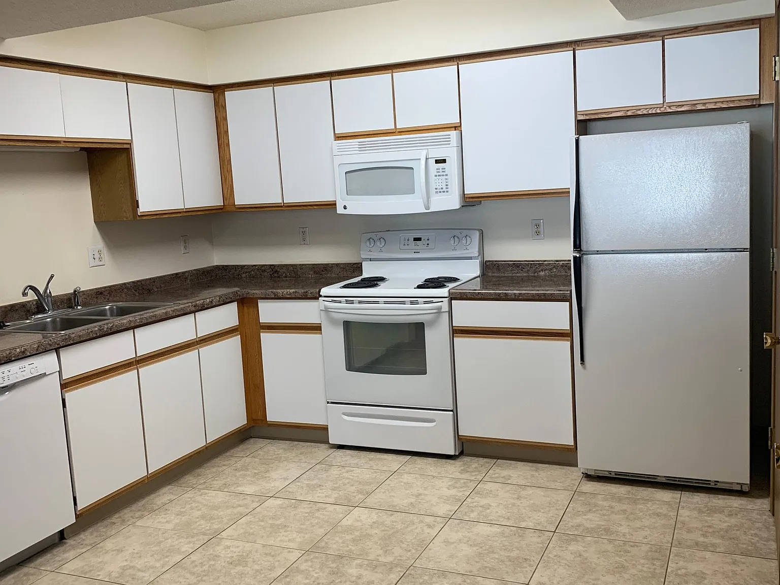923 Boston Way — Photo 3