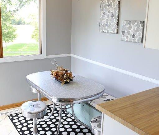 Newly painted kitch w/views!