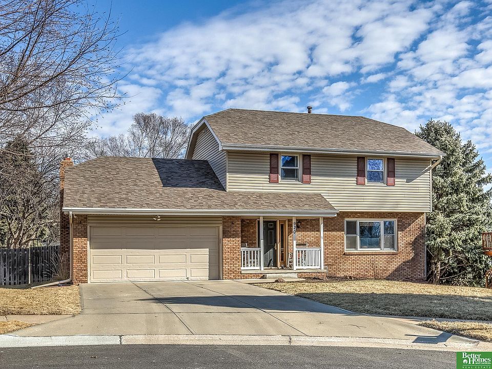 1st image of 920 Oxford Cir