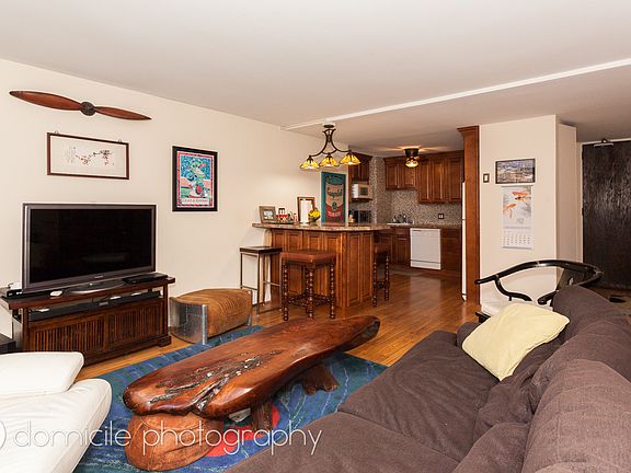 4th image of 233 E Erie St APT 1306