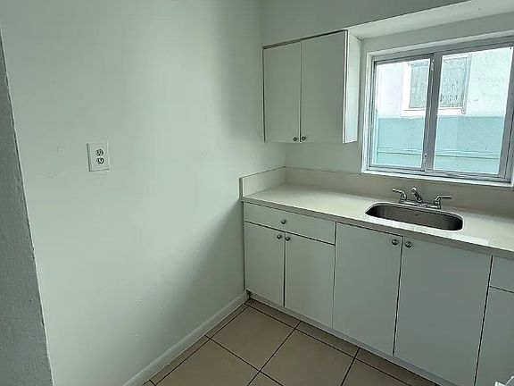2nd image of 1101 Euclid Ave #15