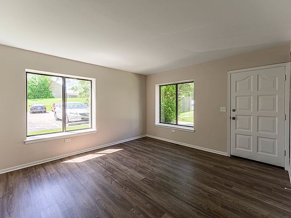 3rd image of 743 E Fullerton Ave #106