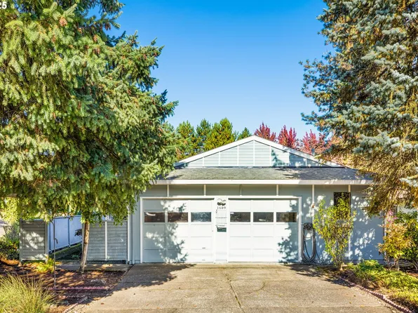 1609 Camino Dr, Forest Grove, OR 97116