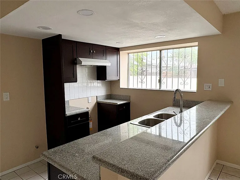 16650 Terrace Ln — Photo 4