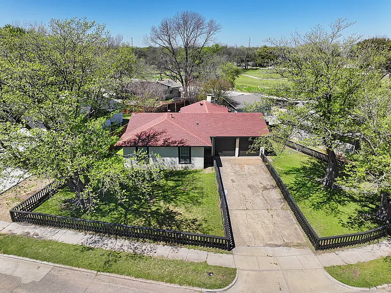 2707 Judy Dr — Photo 2