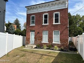 5 Short St