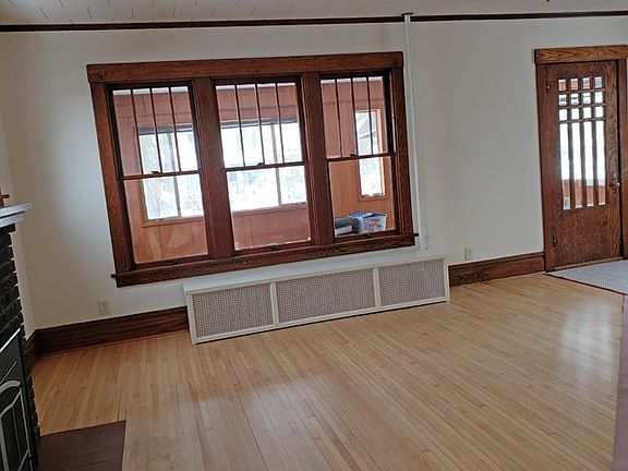 4th image of 908 S Vine Ave