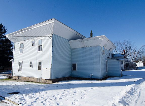 3rd image of 100 Main St