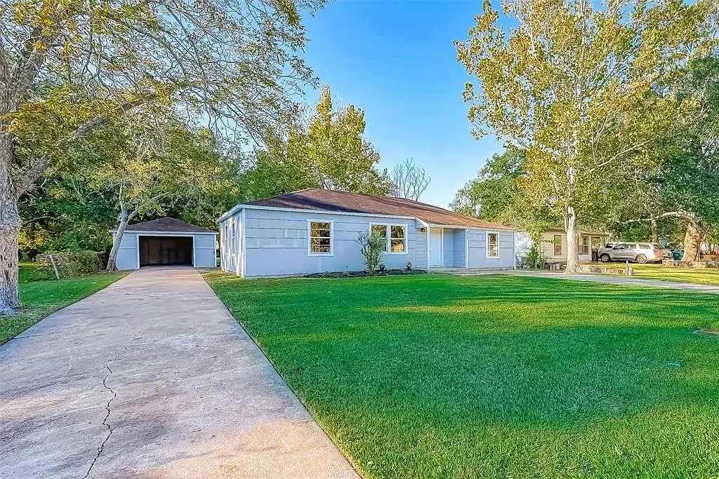 4 bed, 2.0 bath, 1260 sqft, $1,550 — Photo 2