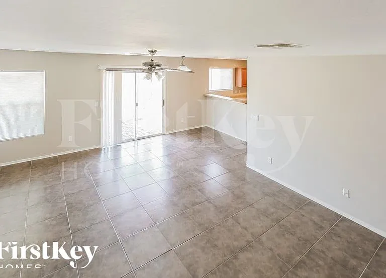 1023 S 226th Dr — Photo 5