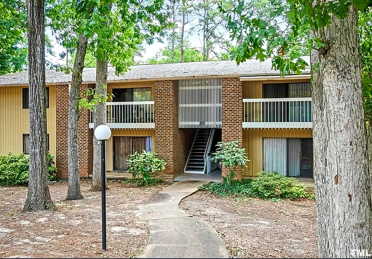 1208 E Schaub Dr — Photo 1