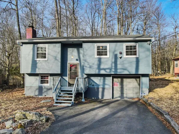 2609 Foxledge Dr, Tobyhanna, PA 18466