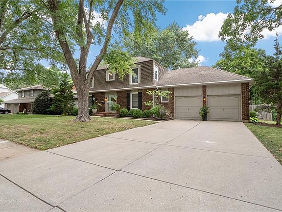 4th image of 6524 W 100th St