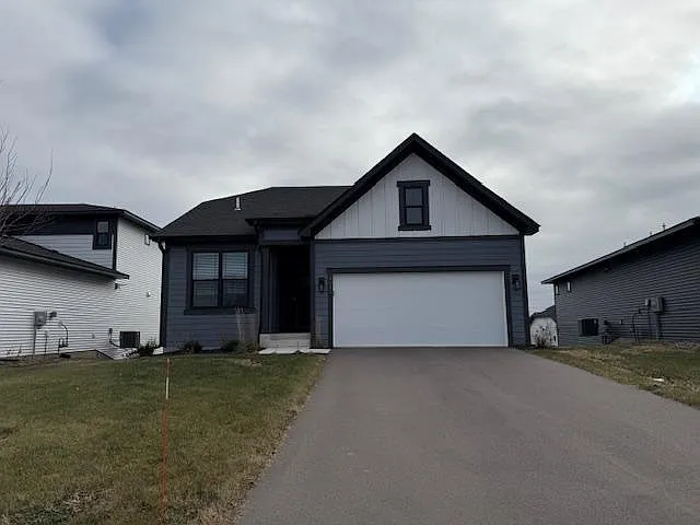 4 bed, 2.5 bath, 2190 sqft, $3,925 — Photo 1