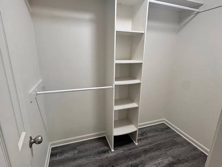 100 E Lauren Rd — Photo 17
